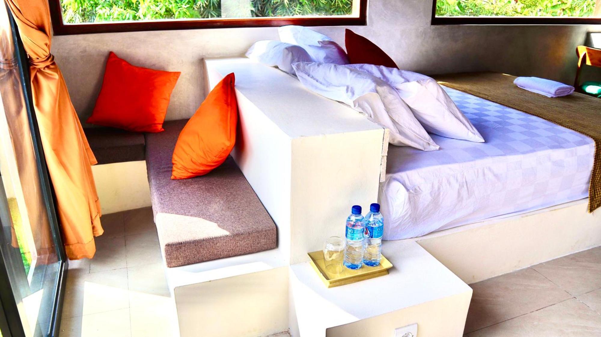 Pranajaya Oasis Villa Теджакула Екстериор снимка